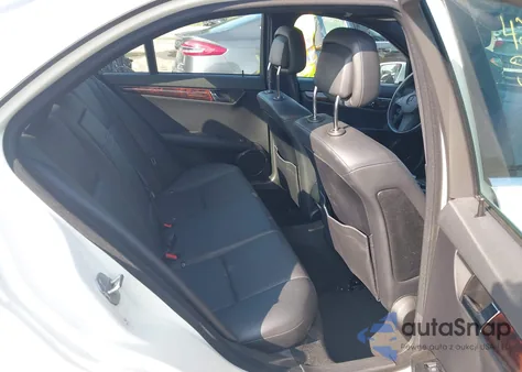 2010 Mercedes-Benz C 300 Luxury 4Matic/Sport 4Matic z USA, uszkodzony, nr VIN WDDGF8BBXAF433131